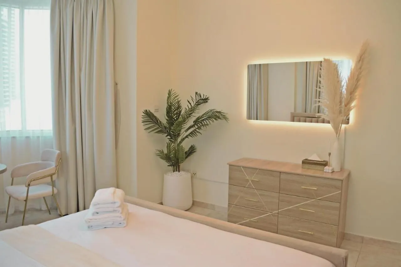 Stylish Marina View Apartment With Private Marina Walk Access Dubai 0*,  United Arab Emirates