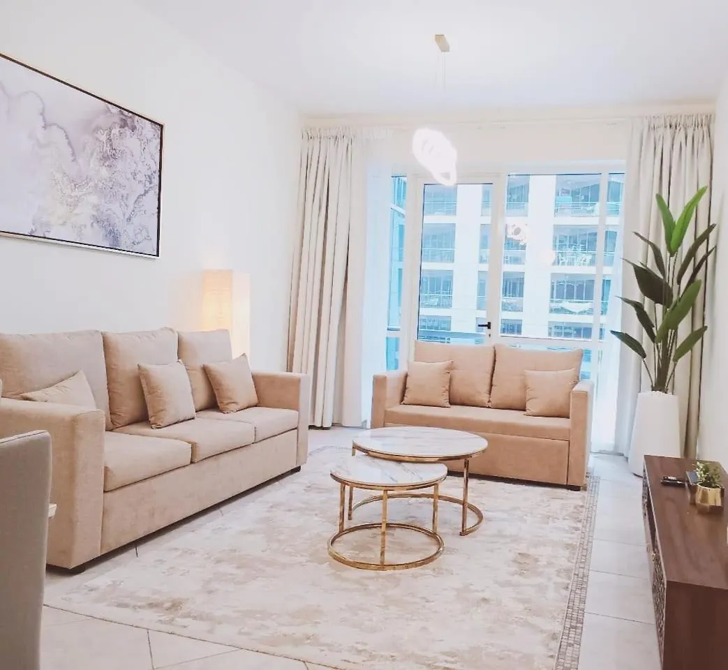 Stylish Marina View Apartment With Private Marina Walk Access location